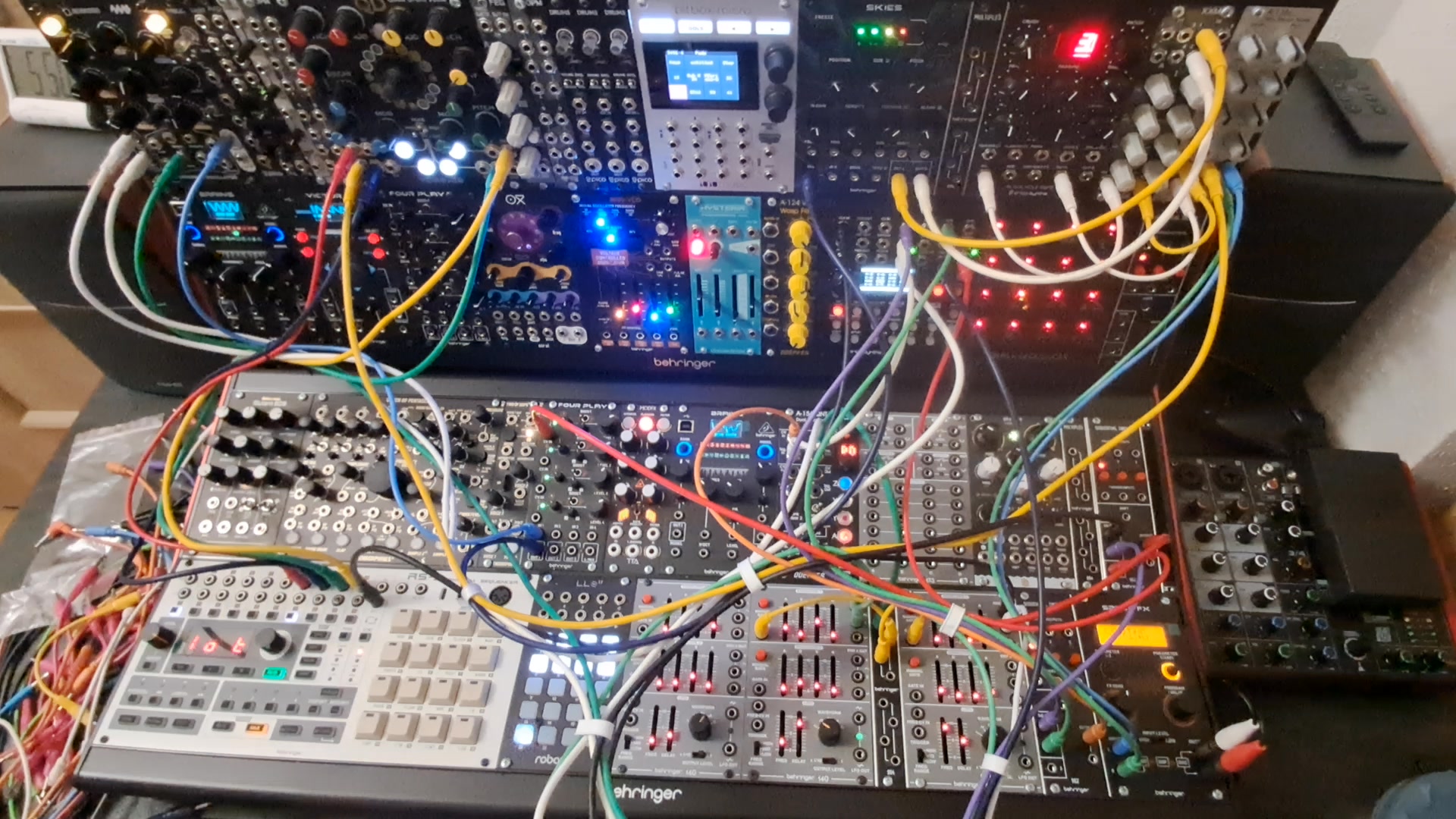 4ms Ensemble Oscillator + Behringer Skies + quantizer and vca
