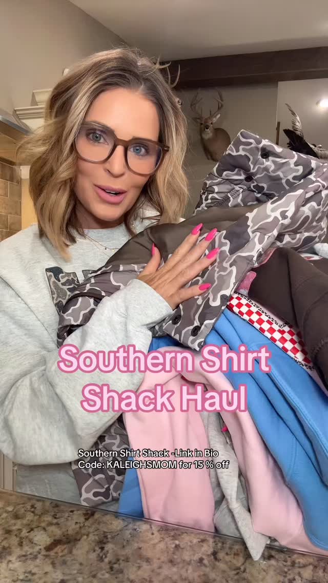New comfy favs from Southern Shirt Shack 😍🩷 Graphic tees + sweatshirts ...