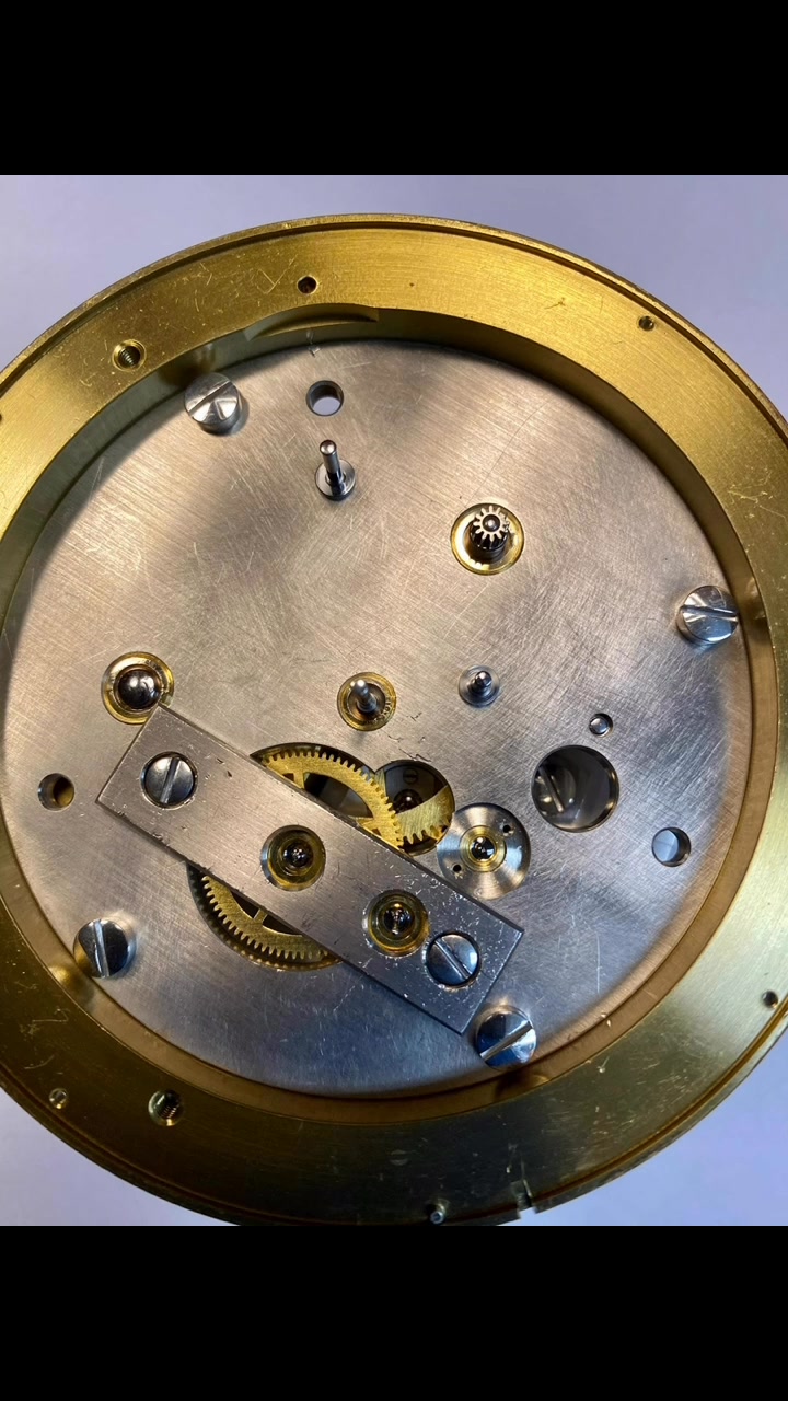 Hamilton Marine Chronometer Model 21 This video shows a beautiful ...