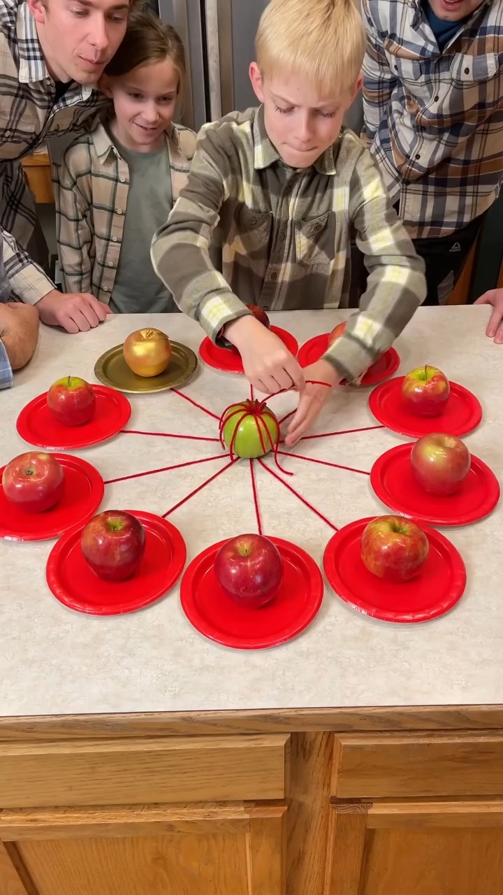 Apple Roulette -- No strings attached 🍎 Dad, kids, and family play ...