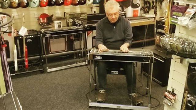 Here's our Gary Thistlethwaite playing the Mullen SD10 pedal steel