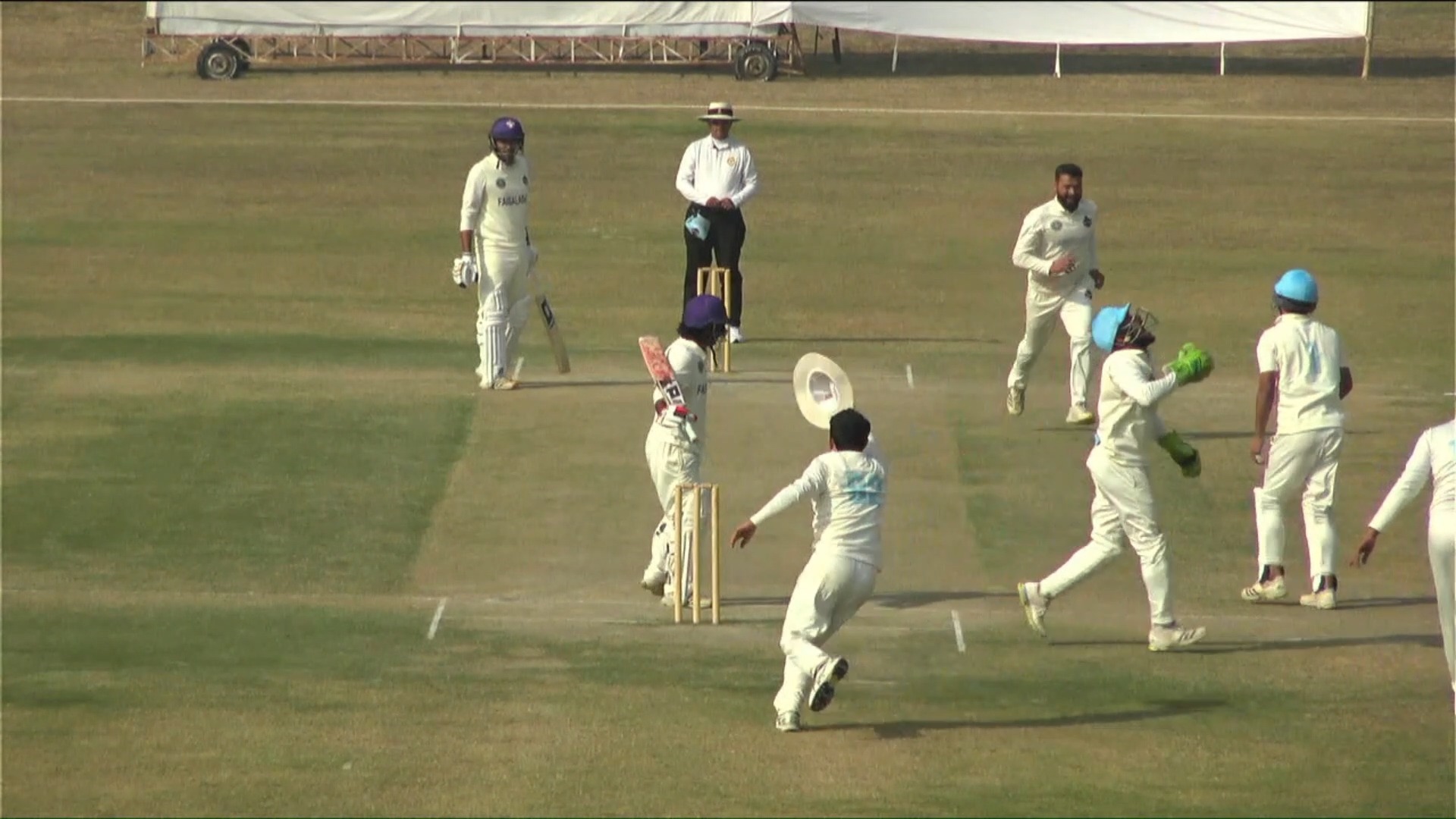 Brilliant Slip Catch! Sajid Khan Gets Uzair Thanks to Israrullah #QeAT ...