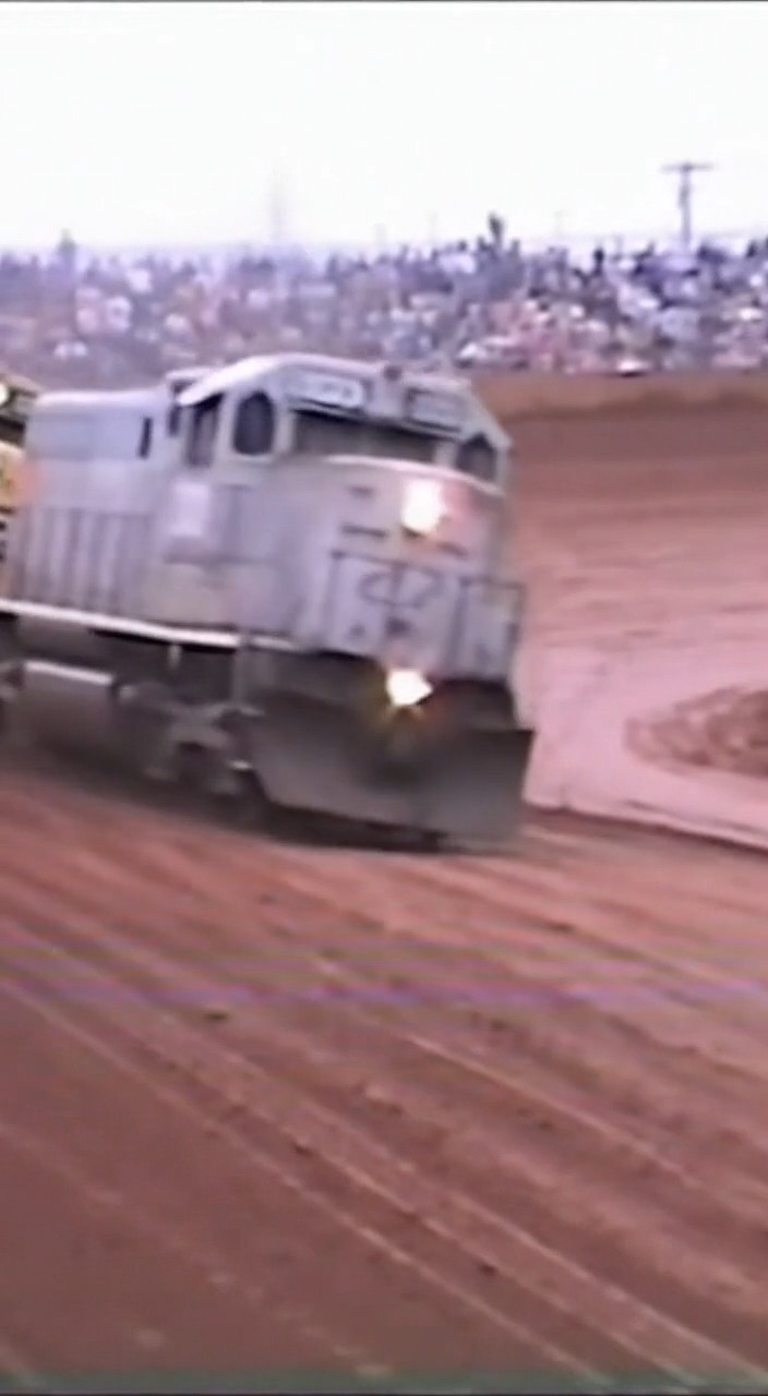 Heres a video from back when we use to race trains at Weaber Valley ...