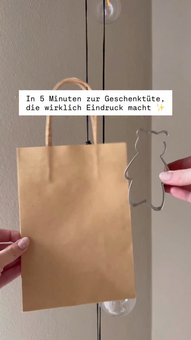 mit Heißkleber geht’s ganz schnell 😍, 💌sende das direkt deinem Bastelfreund! , Die tollen gibts beim Tedi und können im Handumdrehen veredelt werden ♥️, Funktioniert quasi mit dem Ausstecher und ist