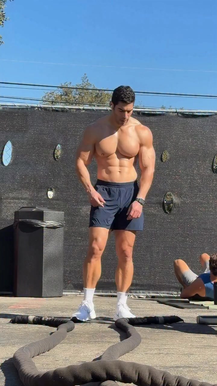 Skipped the treadmill and finished my workout with weighed battle ropes ...