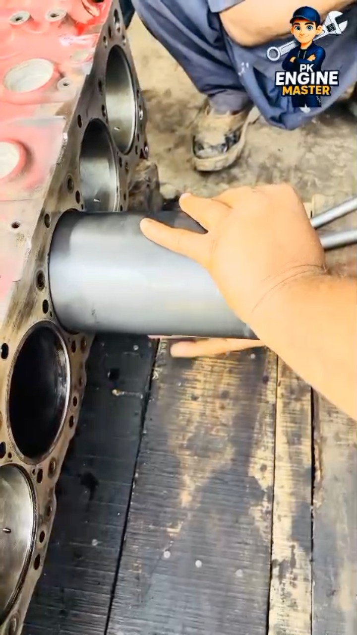 Dangerous engine piston Sleeve fitting old mechanic #foryouシpage # ...