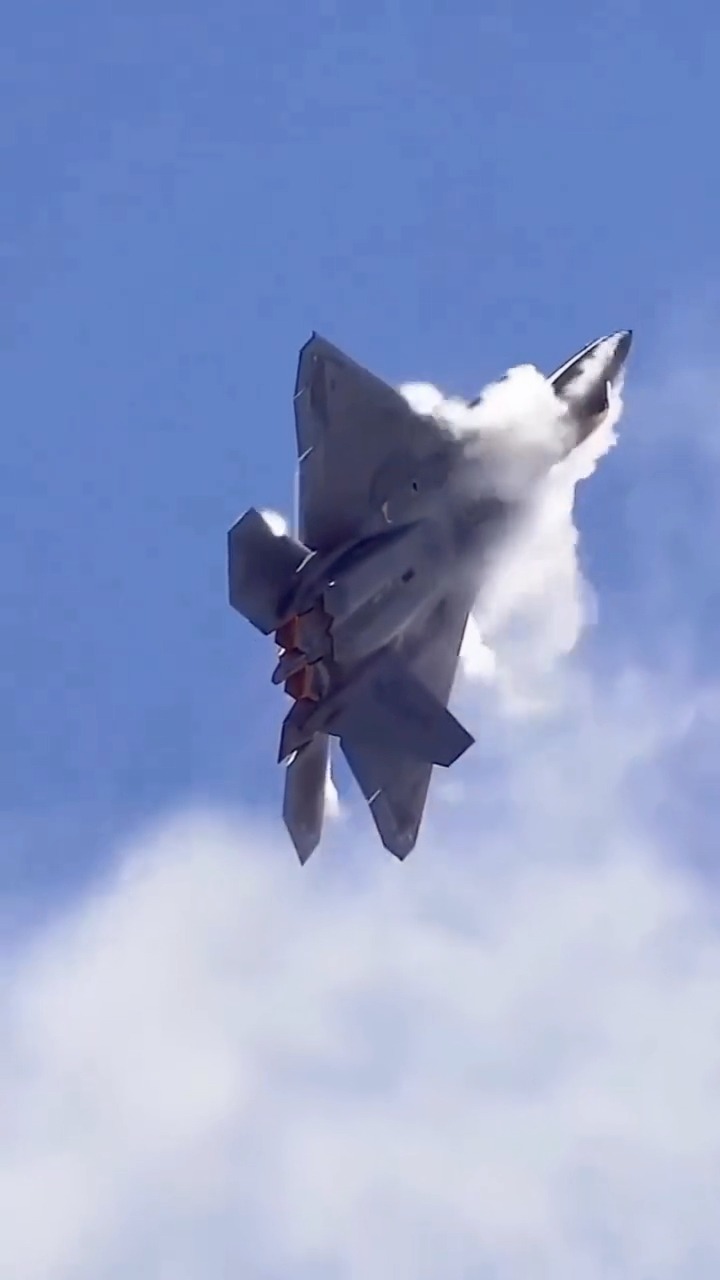 F-22 Raptor Stealth & Speed | 🎥 by @f22demoteam | #f22 #f22raptor ...