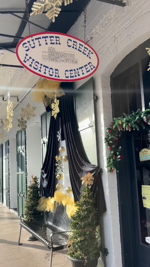 Sutter Creek is sparkling for the season! 🎄 There’s still plenty of