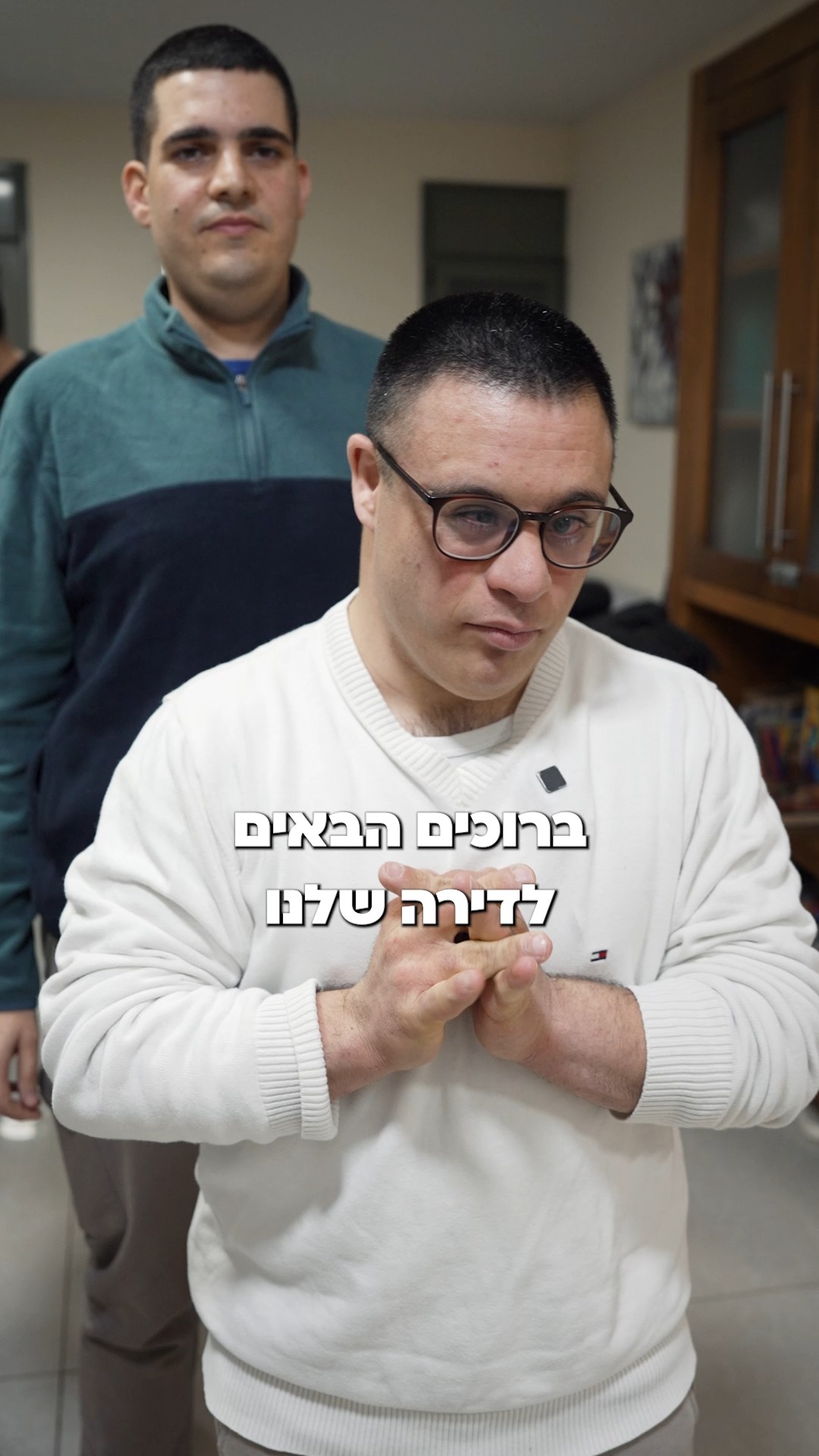 מכירים את הזמרת אתי לוי? במשך הסגר הראשון ישבה אתי, הדיירת הותיקה שלנו ...