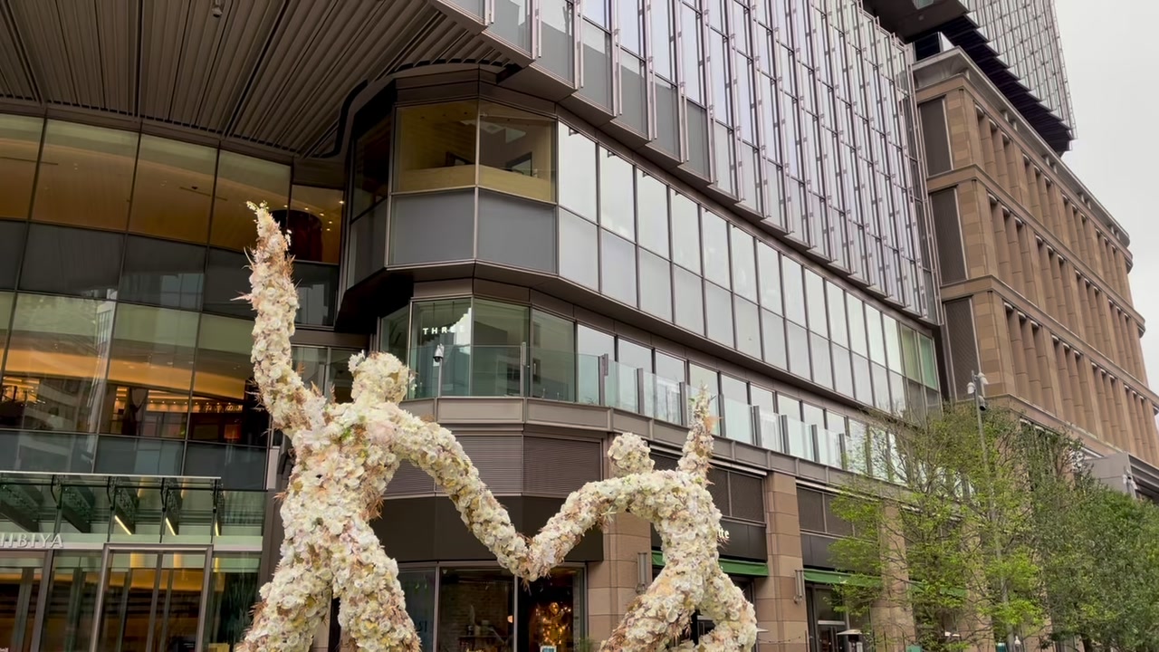 【第一園芸本社エントランスのデコレーションを変更しました】 今回のタイトルは「Two early summer」です。 本格的な暑さが続く今日 ...