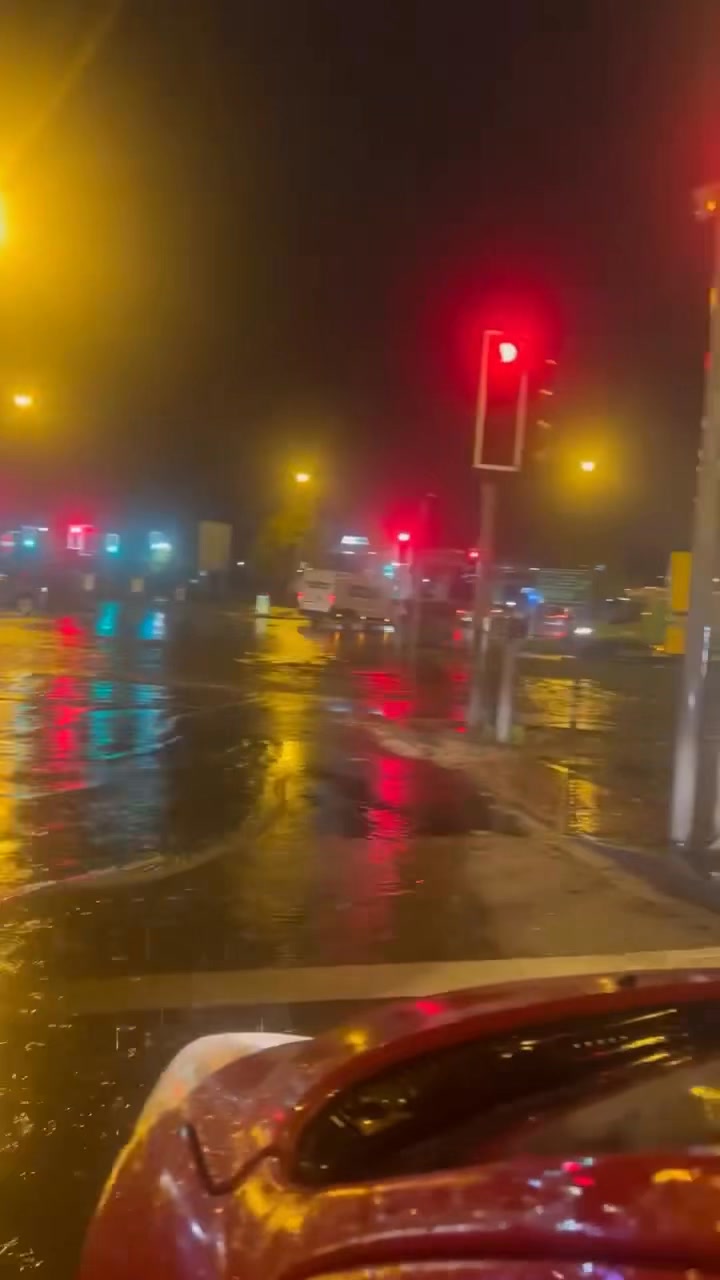 FLOODING ⚠️ | Asda roundabout in Hereford is currently flooded ...