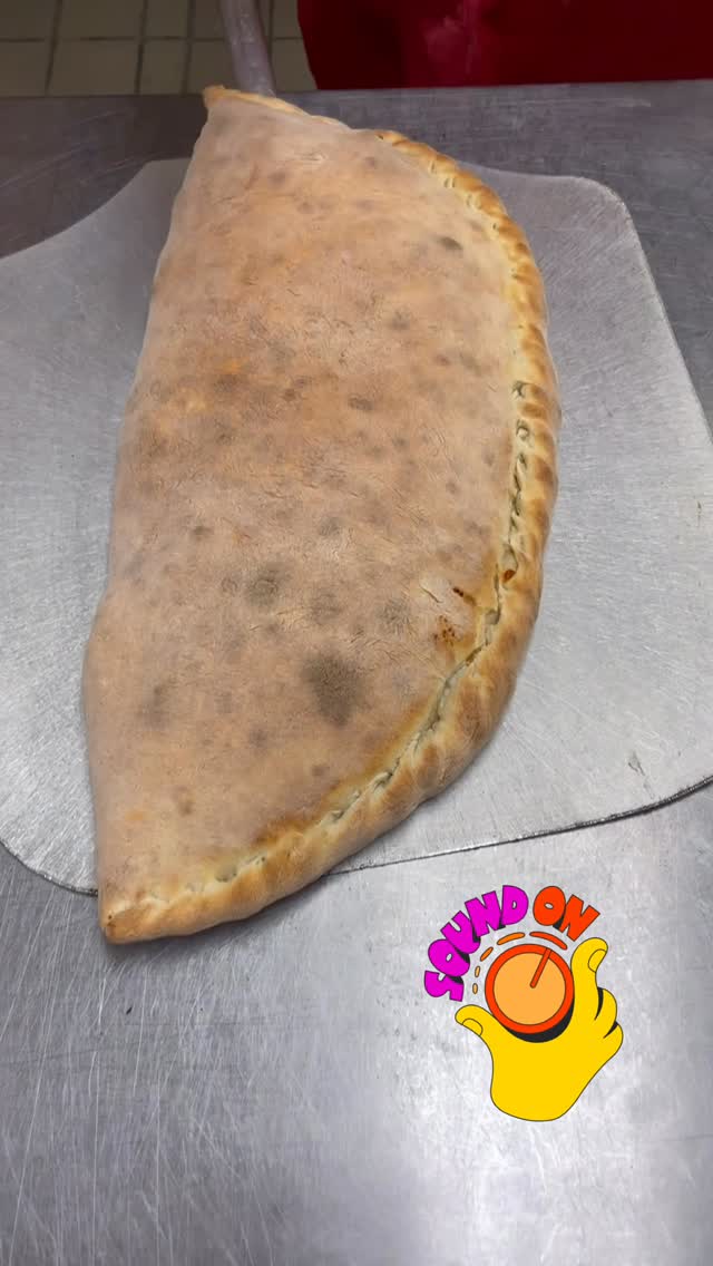 The beauty of the calzone is on the inside 🤩 CRUNCH, Baby, Crunch!!! 🍕🔥 ...