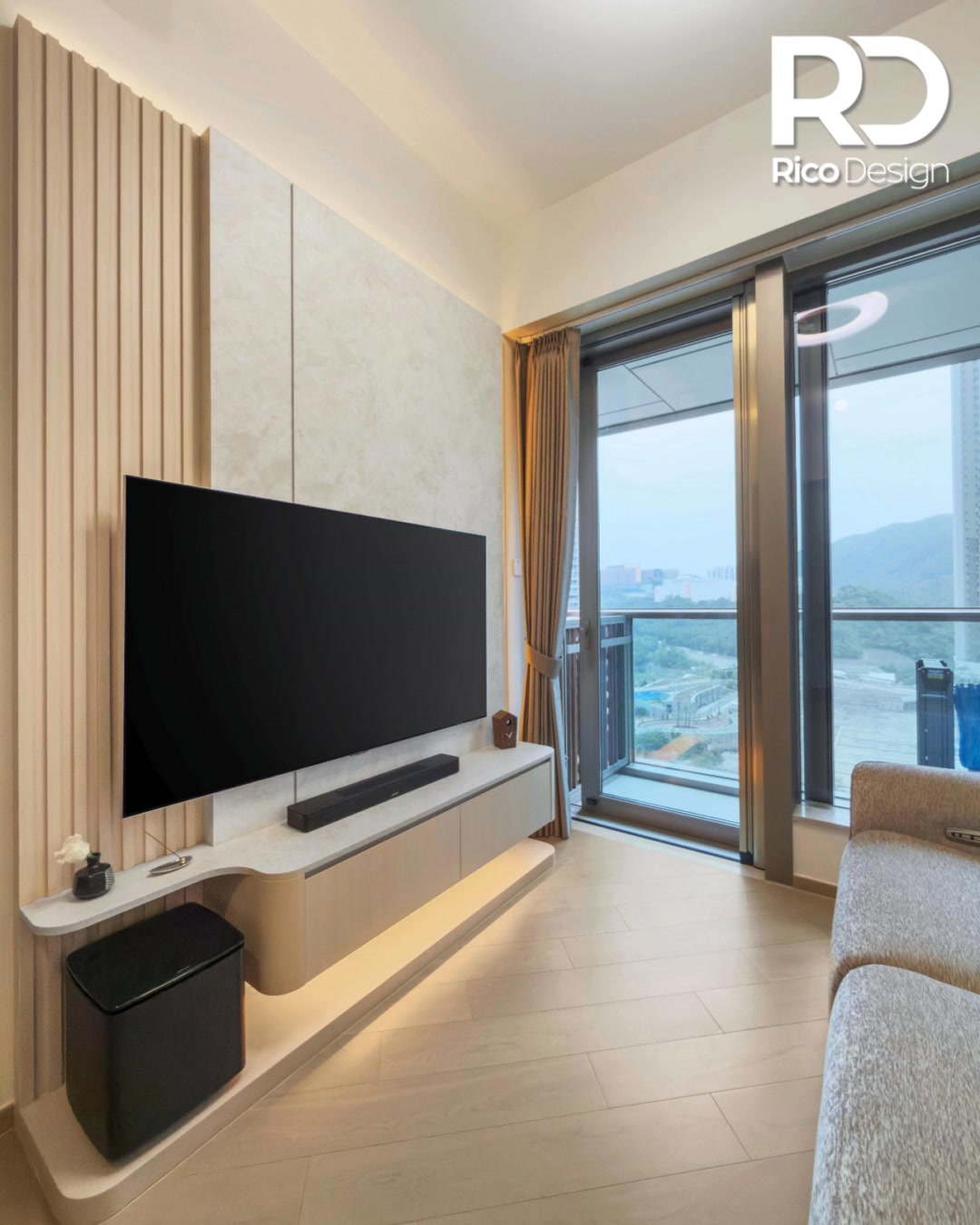 RICO Interior Design & Engineering - 位置為天水圍的全新單位，夫婦二人和兩位女兒、爺爺和工人一起居住👨‍👩 ...