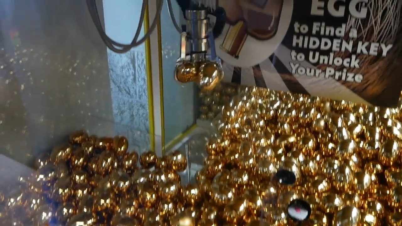 MYSTERY KEY GOLDEN EGG CLAW MACHINE! | Carson Claws | Facebook