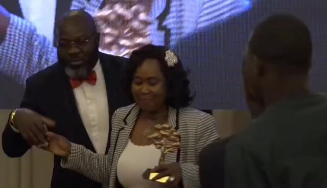 🎉 Nouvelle distinction pour le Ministre-Gouverneur Cissé Ibrahima ...