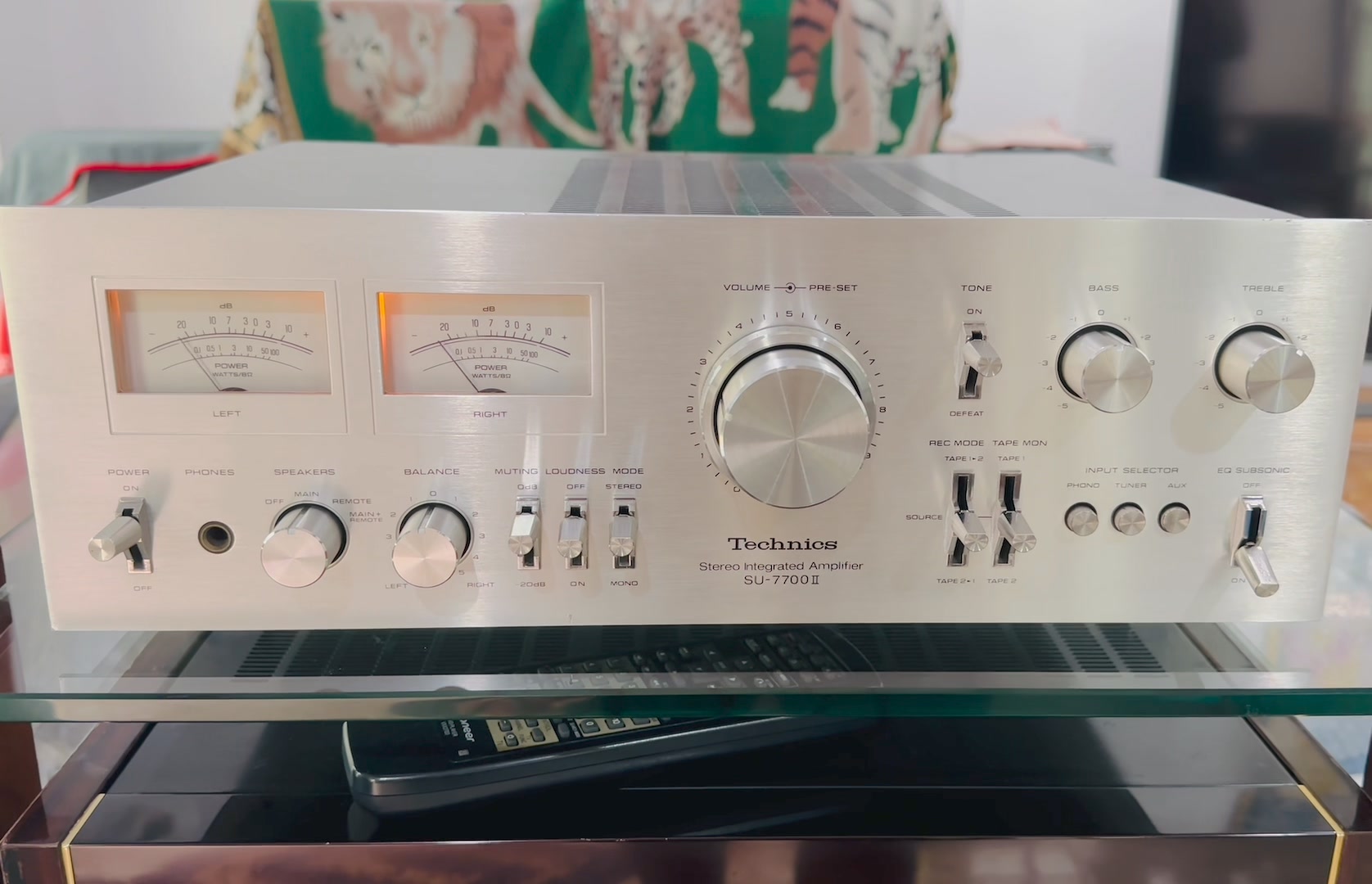 Up for sale is this beautiful vintage Technics SU-2500 stereo