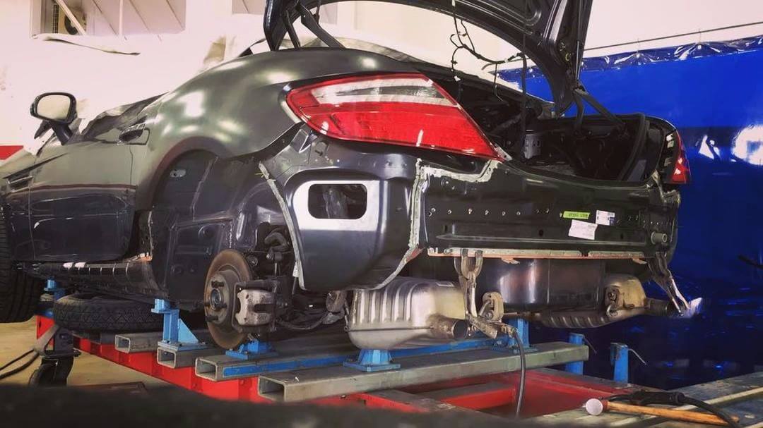 Little video showing the welding on the Mercedes Benz SLK , new rear ...