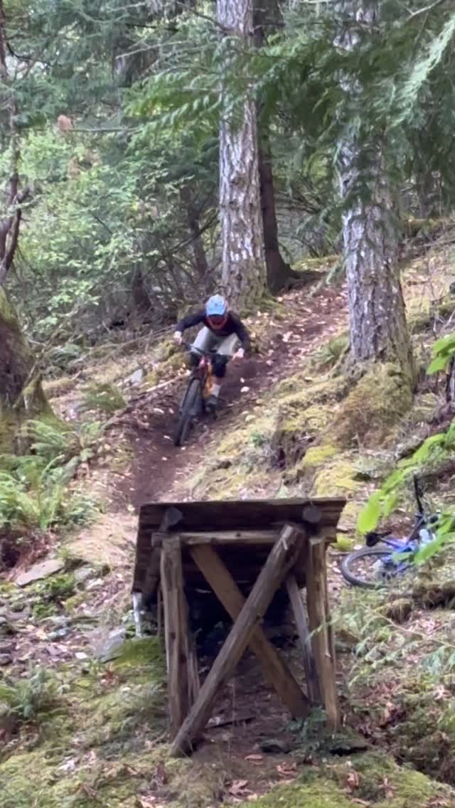 Gnarly day out for some of the team! @lucas_he_mtb @alexhebikes ...