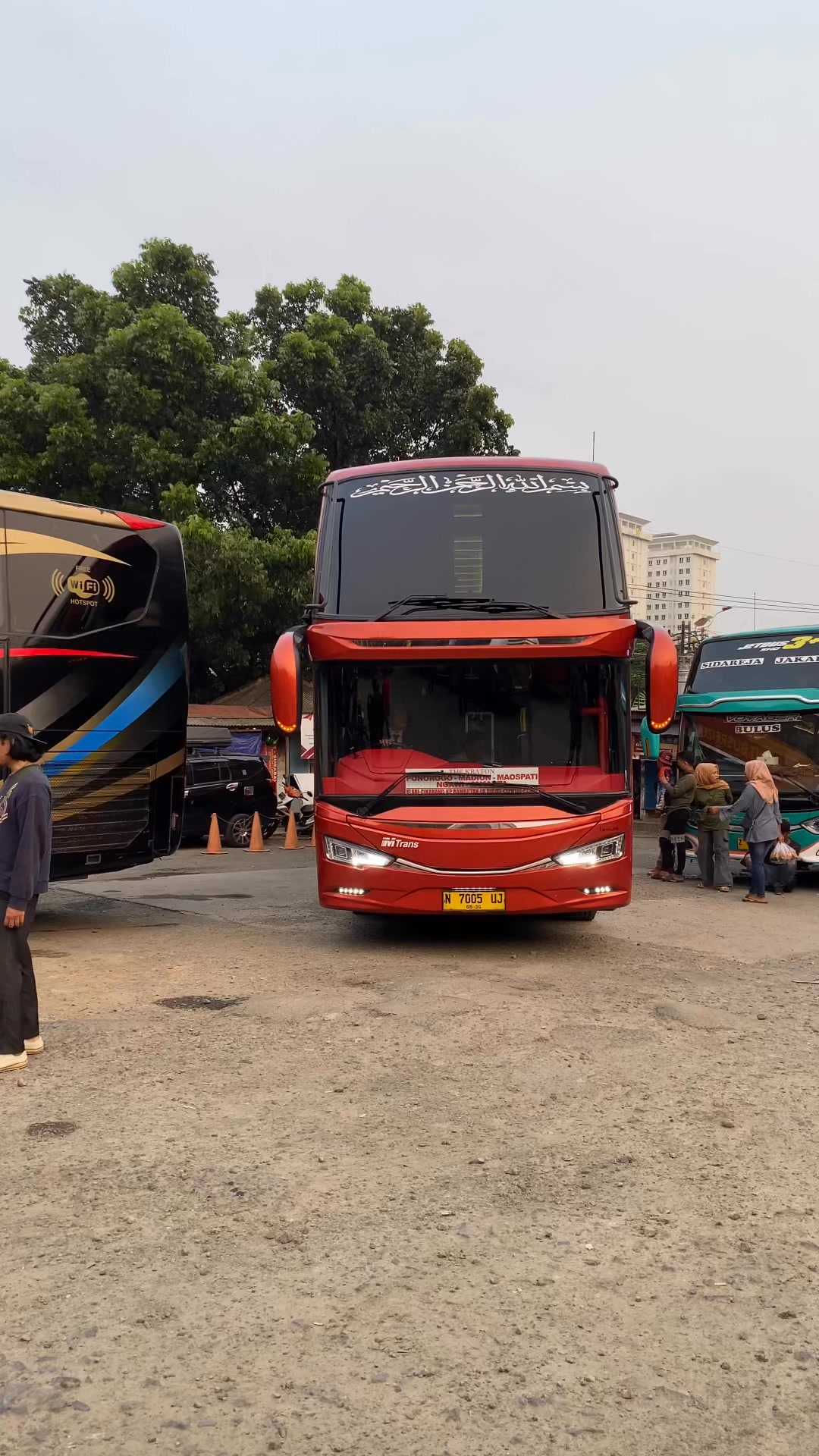 Idola kaum PJKA Mtrans Jakarta Ponorogo sore #bus #mtrans #busindonesia ...