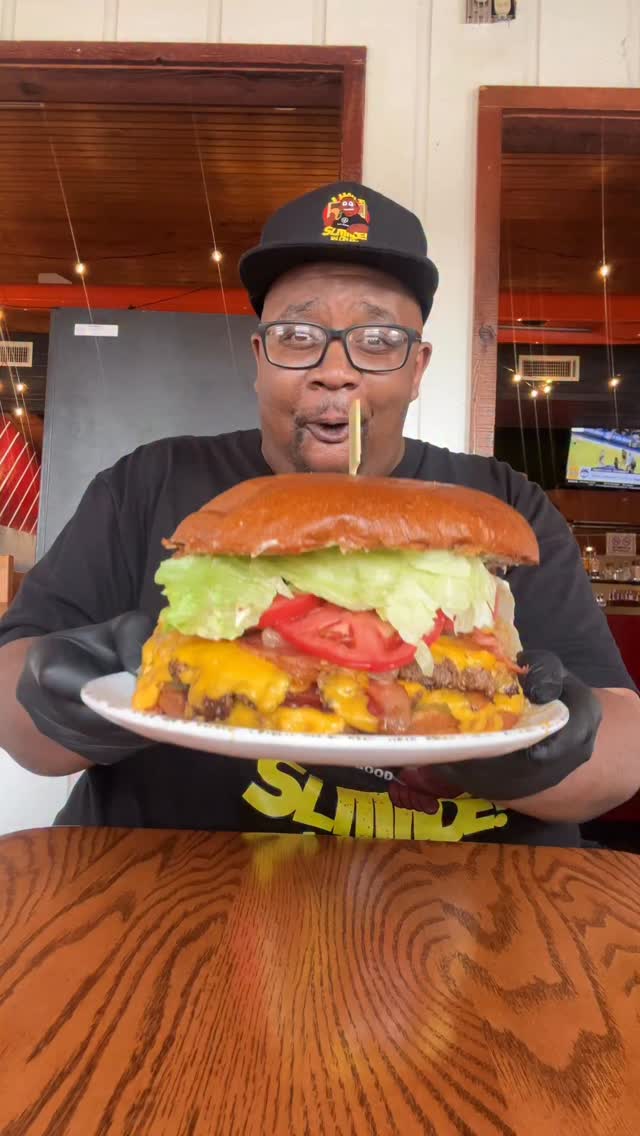 BURGER&COLA バコ上手さん　Thearth This big ass burger was so mf good 🤣 📍 The Bucket Shack 1212 S