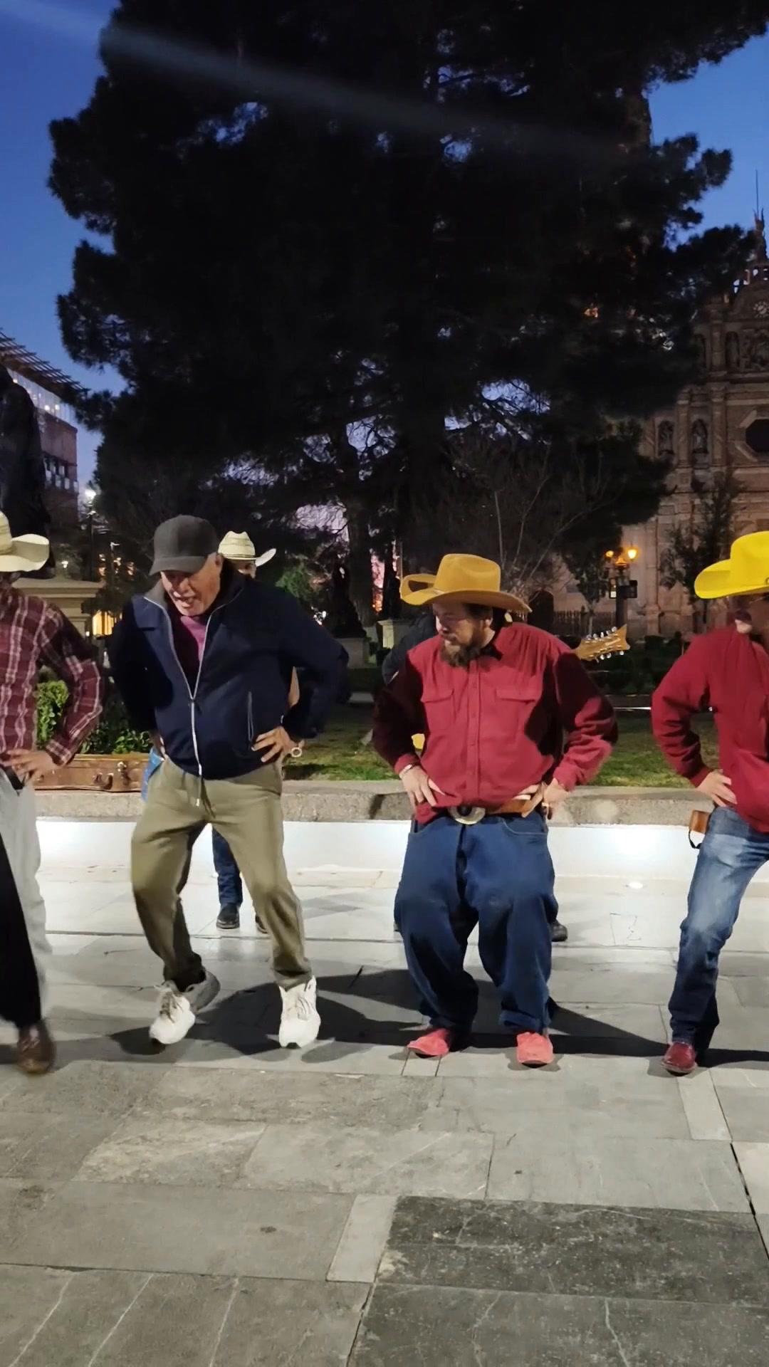 Aprendiendo nuevos pasos de baile #pinolais #fblifestyle | El Castor ...