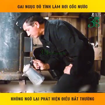 Cai ng-ục vô tình làm rơi cốc nước không ngờ lại phát hiện điều bất ...