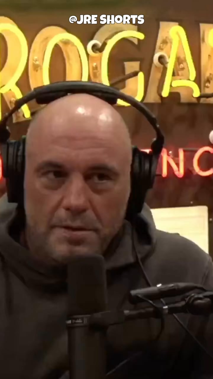 Joe Rogan says Jeff Bezos is on TRT 💪💯 #jeffbezos #powerfuljre # ...