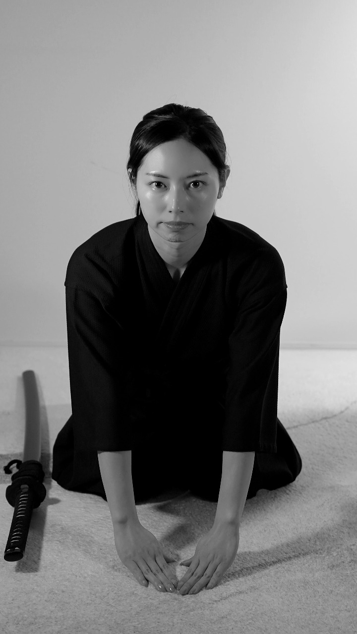 お辞儀Ojigi” is the traditional Japanese bow. It expresses respect