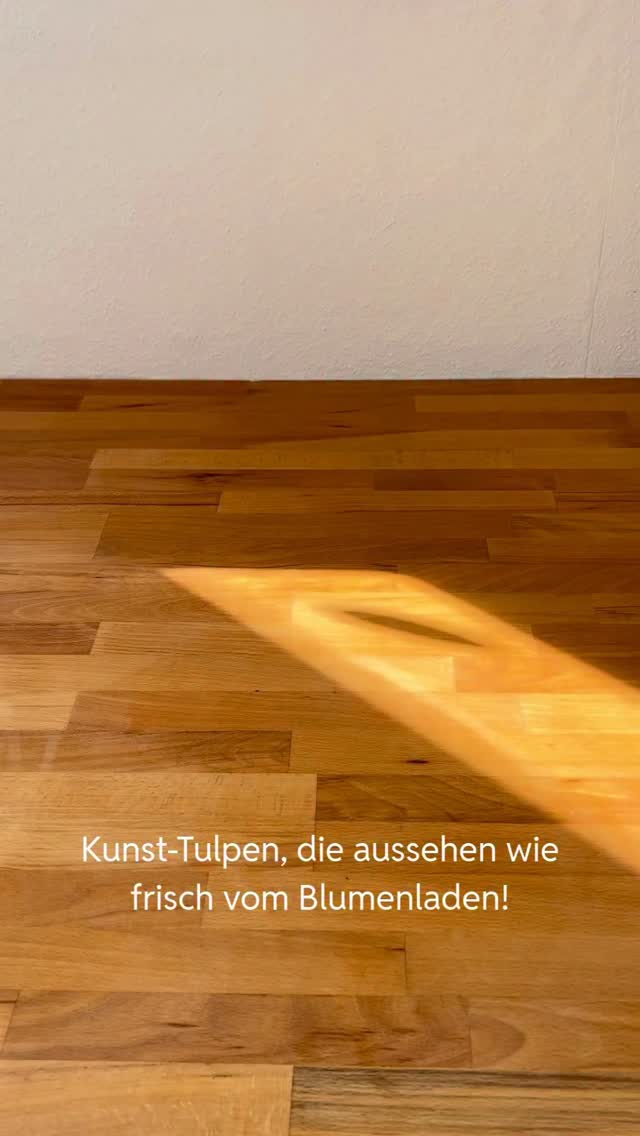 Glaubt ihr uns, wenn wir euch sagen, dass das keine echten Tulpen sind?, Unsere Kunsttulpen, sehen aus, wie frisch aus dem Blumenladen & halten für immer. 🌷, Das perfekte Blumengeschenk für dein