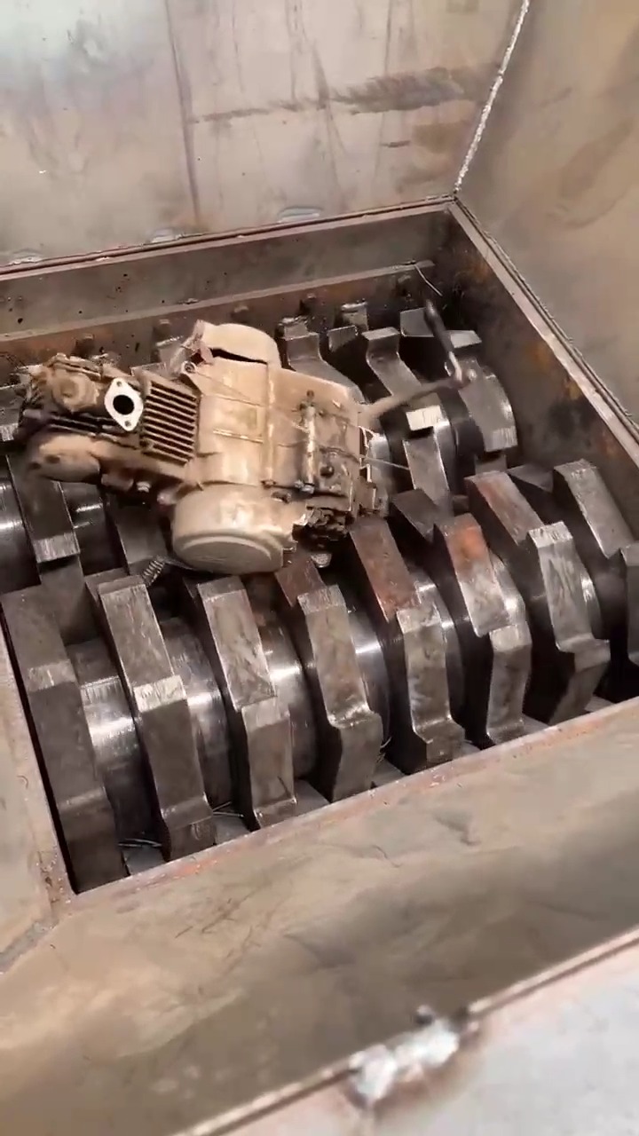 This Machine Was Built to Destroy – And It Shows! #threadingmachine # ...