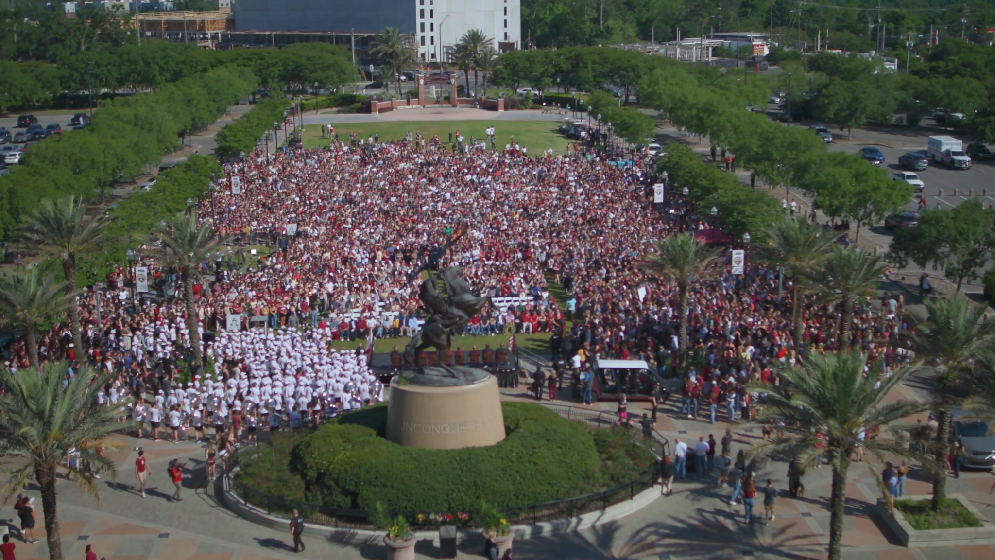 Thousands of Florida State University students, faculty, staff, and ...