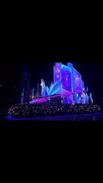 Magic Kingdom Starlight Parade! Elsa from Frozen Float with Cinderella ...
