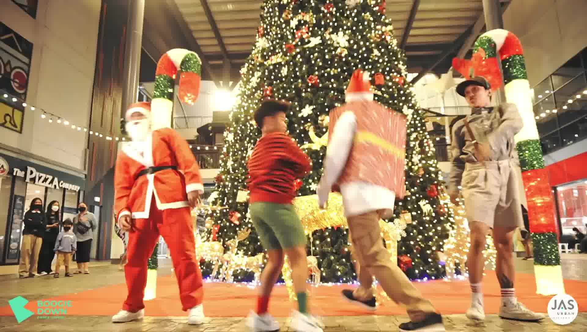 Park Bo Gum as Santa Claus 🎅🏻 🎄✨