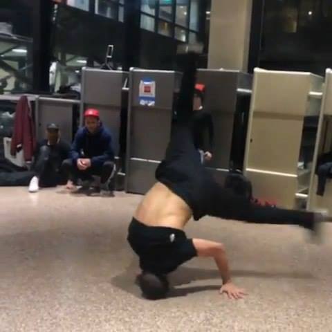 Bboy Hiro10 @bboyhiro10 did the craziest headspin at the breaking