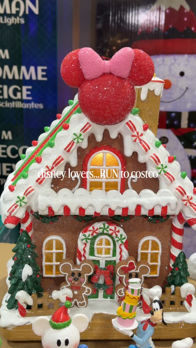 the cutest 13 piece Disney Christmas village 🐭🎄 #decor