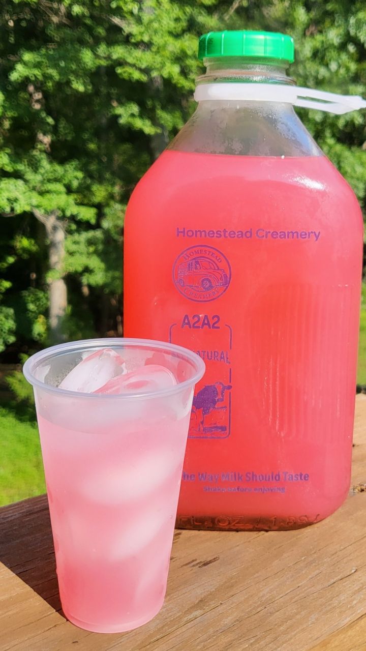 Escape the heat with an ice cold glass of Raspberry Lemonade ...