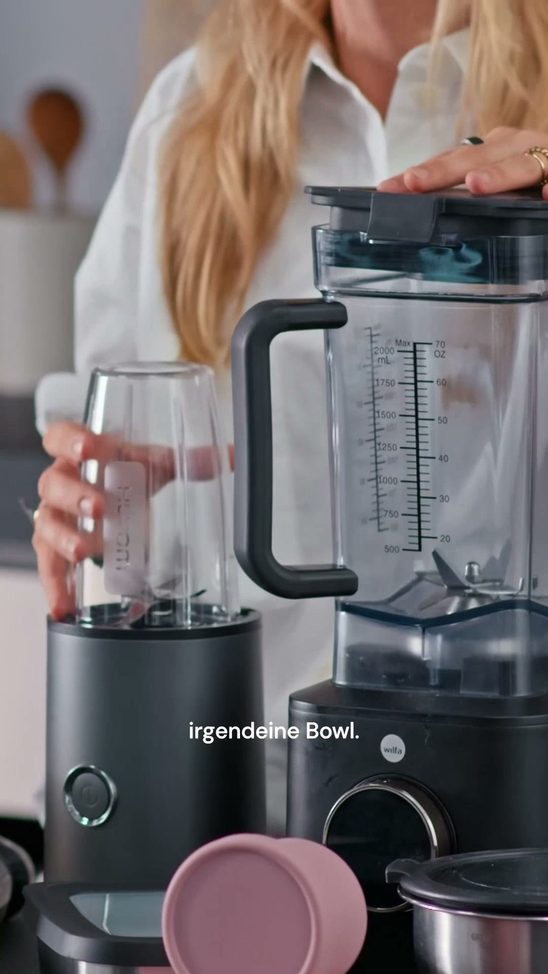 Du brauchst weniger Equipment als du denkst. Svenja Ostwald zeigt dir, was fürs Meal Prep wirklich in die Küche muss und worauf du getrost verzichten kannst. Speichern, bevor du das nächste Mal Dosen