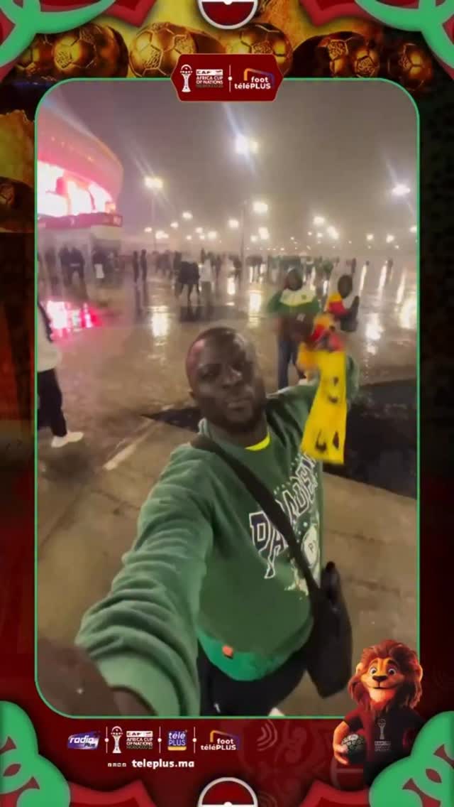 خاوة خاوة 🇲🇦🤝🇸🇳 مشهد يجسّد روح إفريقيا الحقيقية ️ مشجع سنغالي يوجّه ...