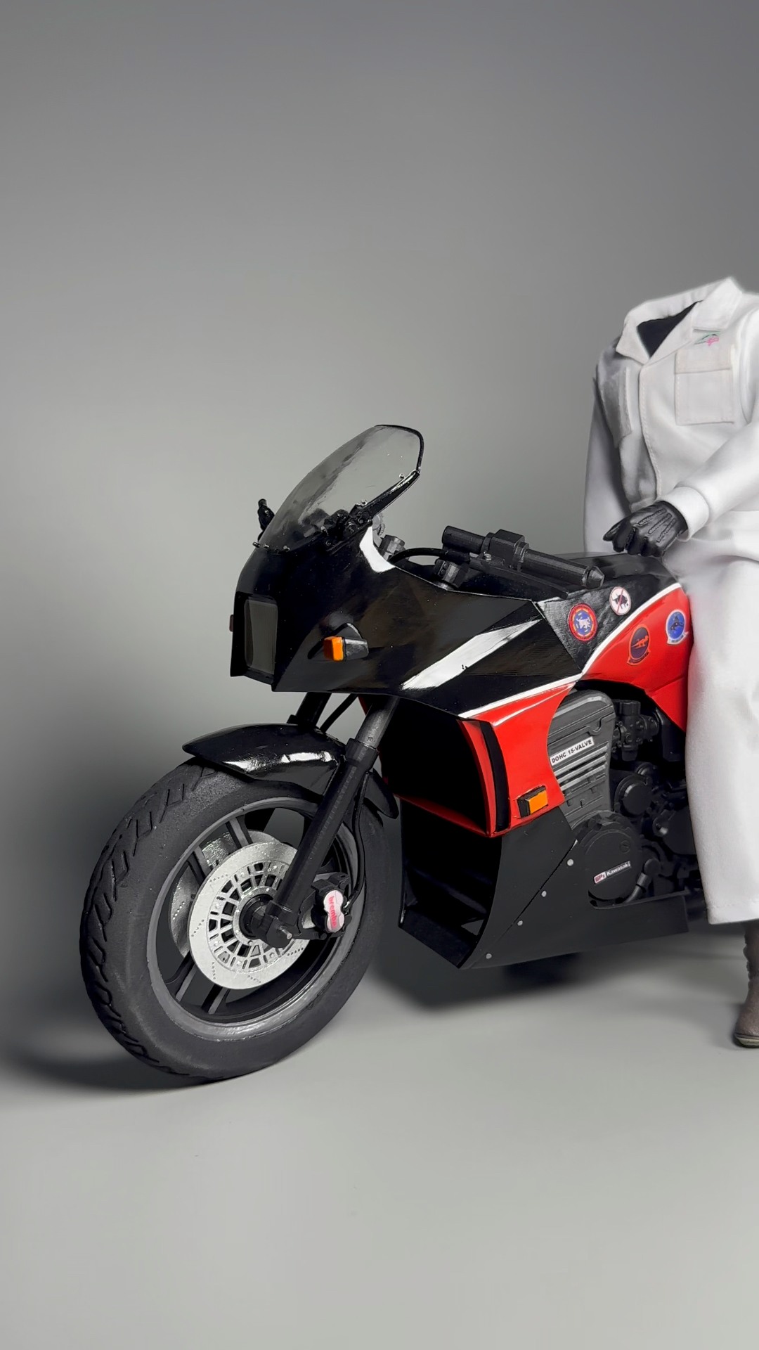 Introducing 1:6 scale Kawasaki GPZ900R, the iconic Lt Pete