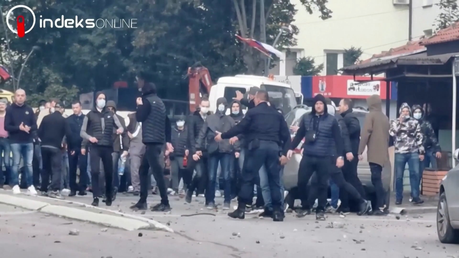 Drmatična situacija u Kosovskoj Mitrovici i Zvečanu. Jedna osoba teže ...