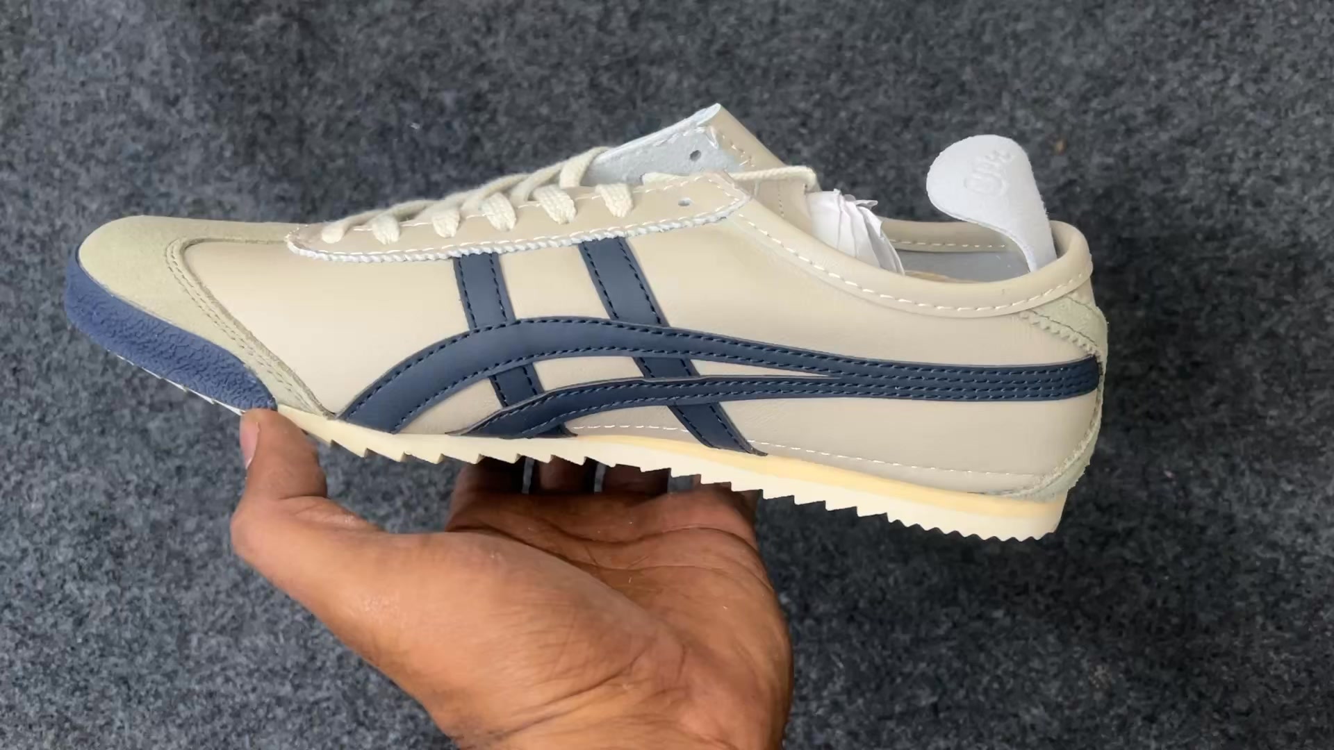 Onitsuka Tiger Deluxe #Feelora #feelorasneakers #trendingreels 