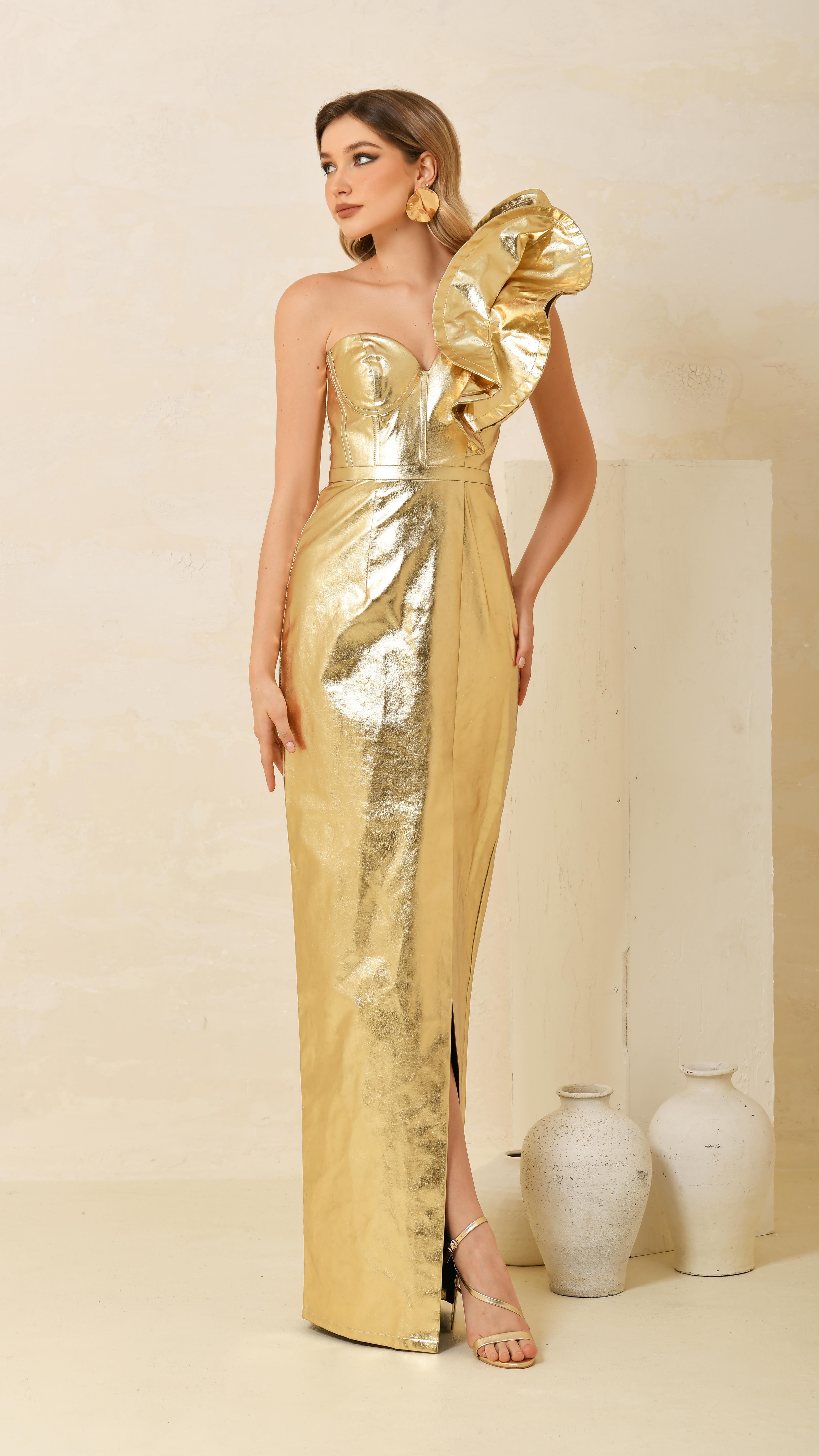 bariano gold dress Do you like this color? ✨✨ , #barianoaustralia #promdresses #gold #queen | Sequin