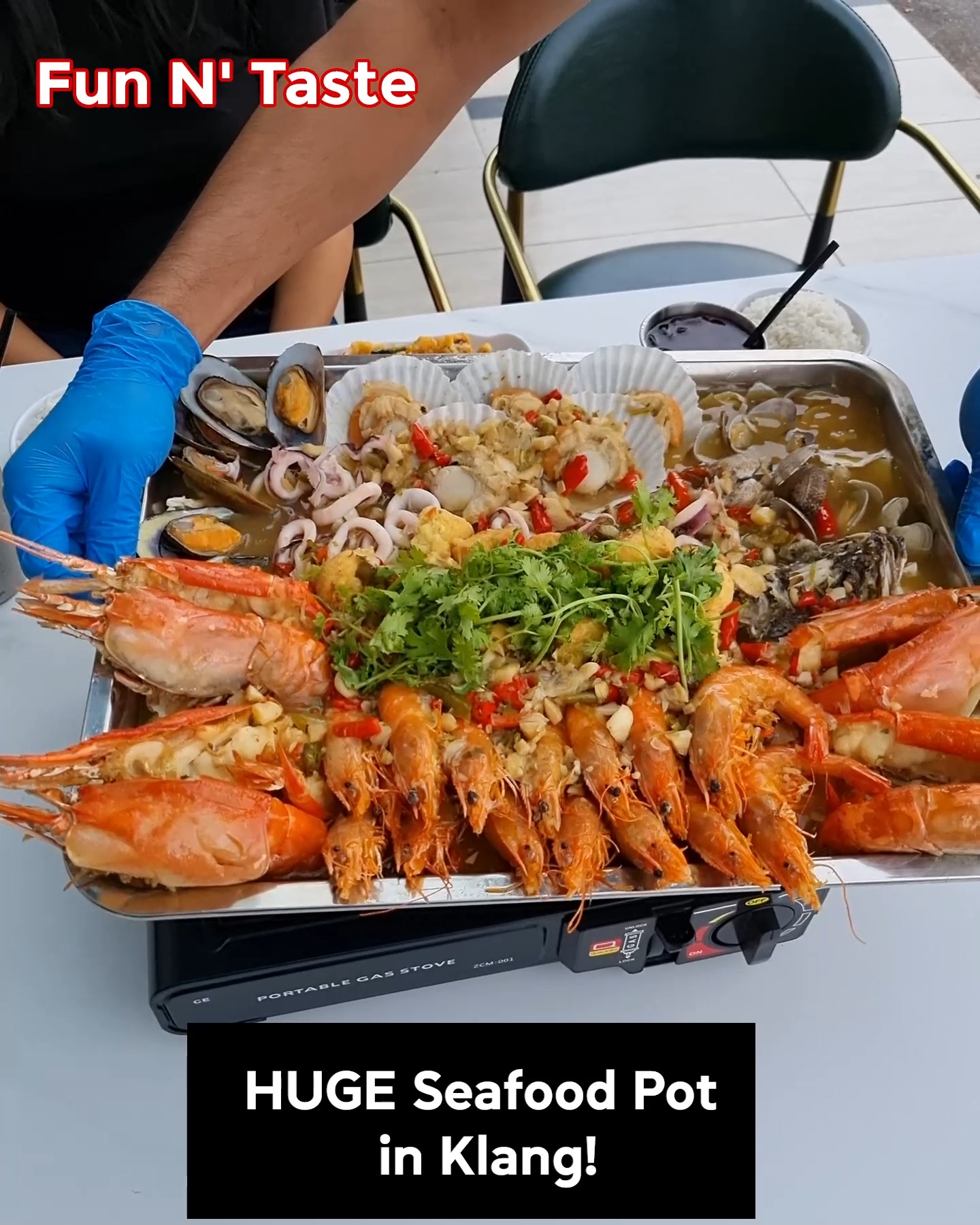 Who knew there's such a super spicy seafood pot place in Klang! 🤩 It's ...