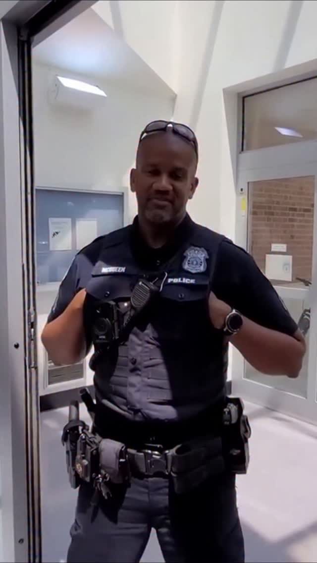 Clueless Officer Wasting Tax Payer Dollars! #firstamendmentaudit ...