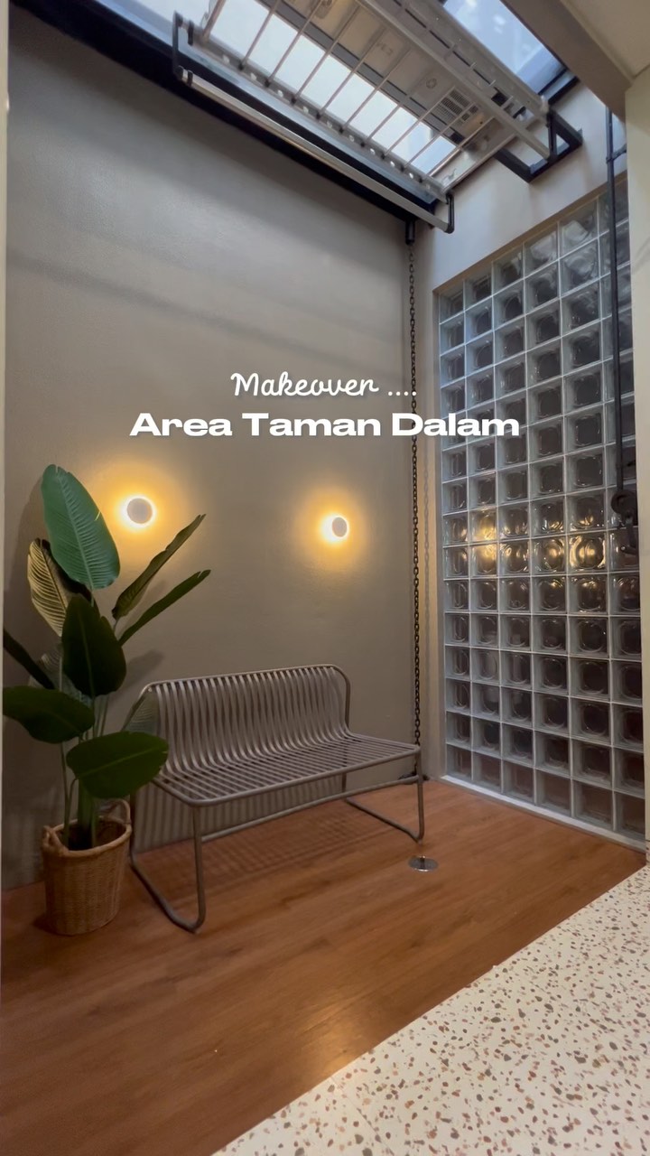 Makeover Area Taman Dalam ️🥹 OH HAI, Pakai decking kayu murah ternyata ...
