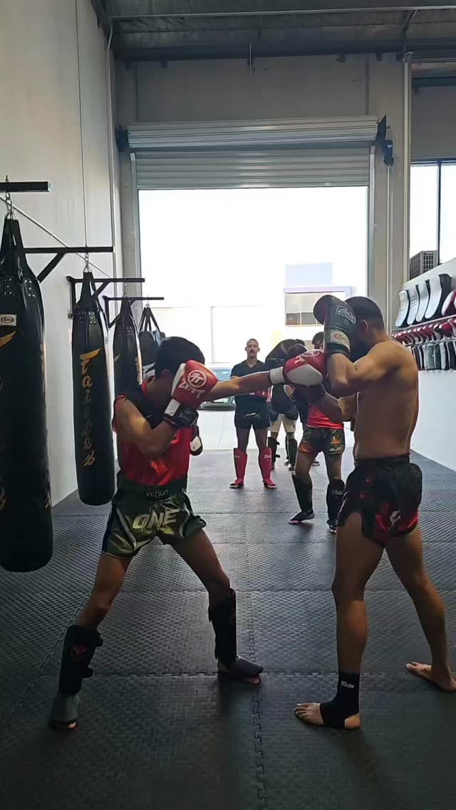 Coach @the__headhunter showing an inside leg sweep counter after ...