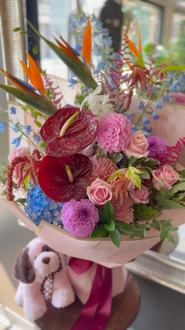 The smiling flowers by Japanese artist, Takashi Murakami 村上隆