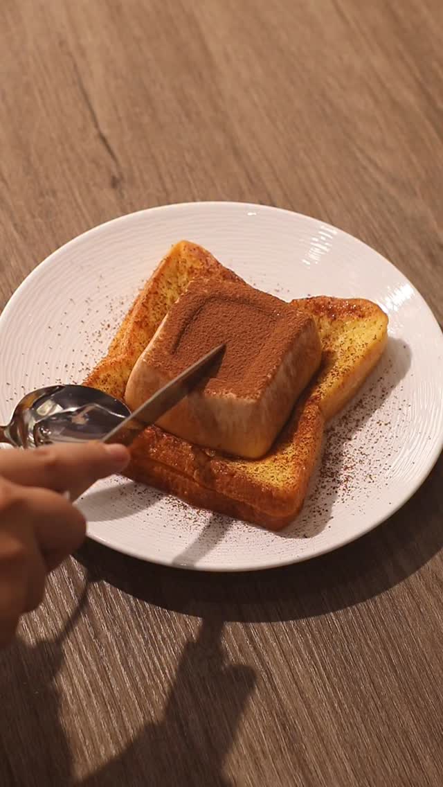 🍮🍞 Silky Pudding Lava Toast with Coffee Cream ☕️ Can you imagine ...