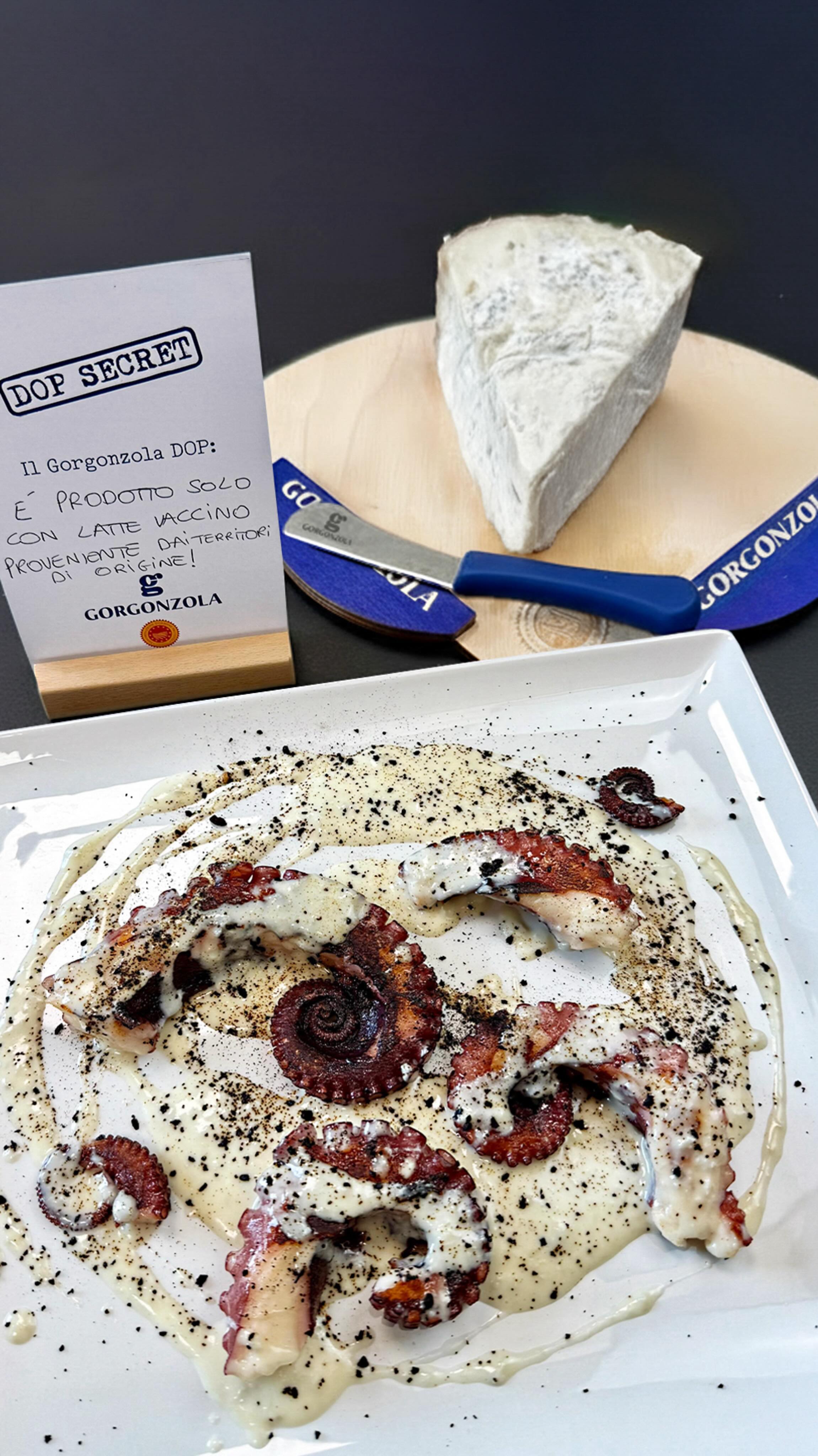 Polpo croccante, crema di Gorgonzola Dop e polvere di olive. Il ...