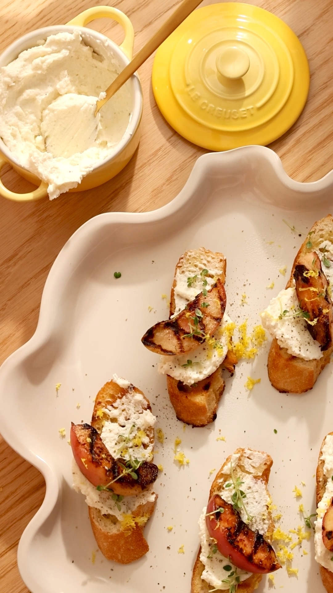 Peach Bruschetta with Whipped Ricotta 🍑🥖 Simple to prepare, yet elegant ...